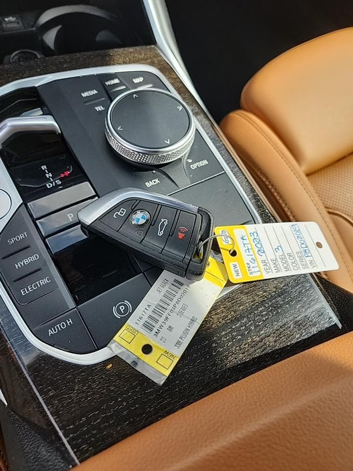 2023 BMW 3 Series Sedan 330e Plug-in Hybrid photo 8