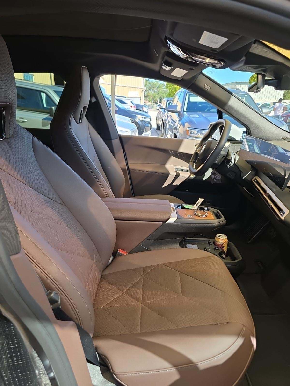 2025 BMW iX xDrive50 photo 5