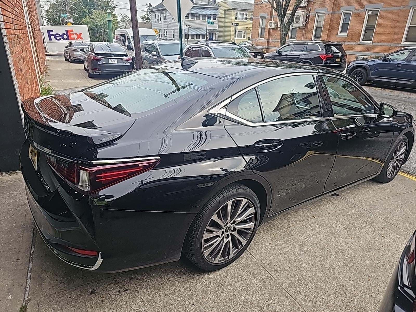 2021 Lexus ES 250 AWD Premium Package photo 3