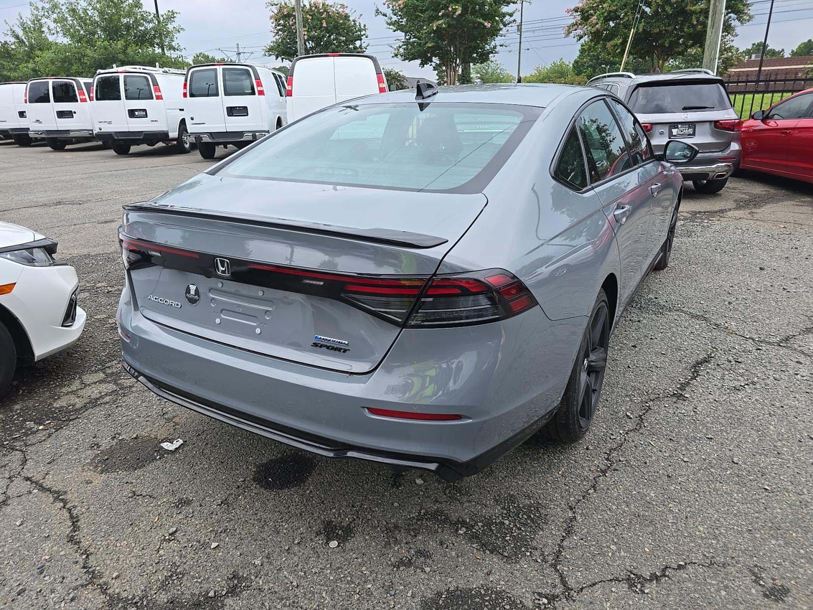 2023 Honda Accord Hybrid Sport-L photo 3