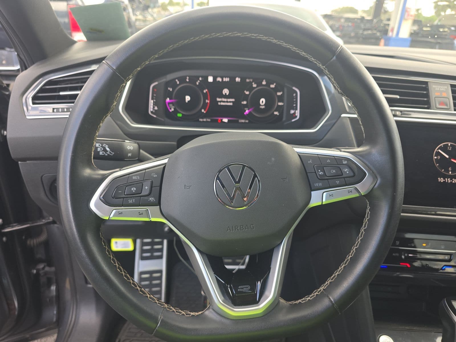 2023 Volkswagen Tiguan SEL R-Line photo 9