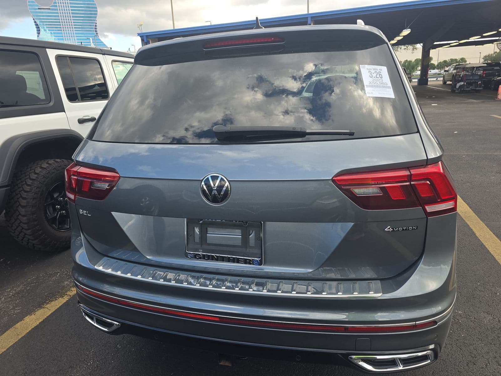 2023 Volkswagen Tiguan SEL R-Line photo 5